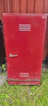 Sadelskåp i plåt