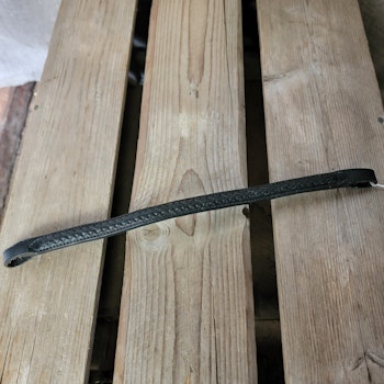 Pannband svart med flätade detaljer stl cob