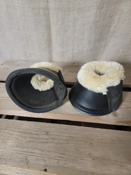 Boots stl S från Protector i svart med fluffkant