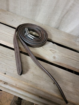 Stigläder bruna 145 cm från Prestige med nylonkärna