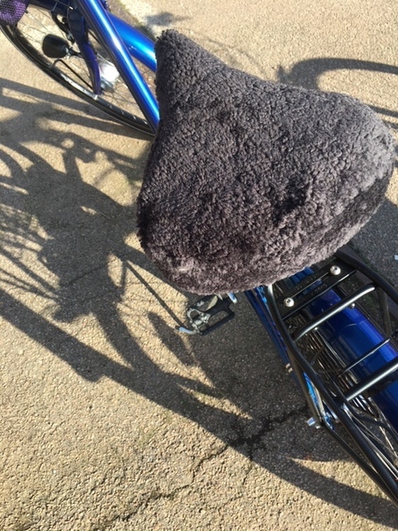 Cykelsadelskydd i äkta fårskinn