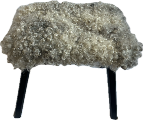 Fårskinnspall i götländskt fårskinn 1