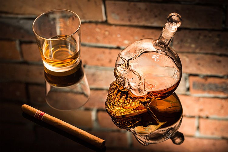 Karaff whiskey 650 ml - Döskalle