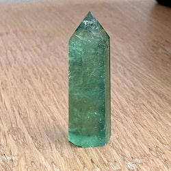 Fluorit grön spets 8,4 -9cm, diameter 2,1-2,6cm (81-105gr)
