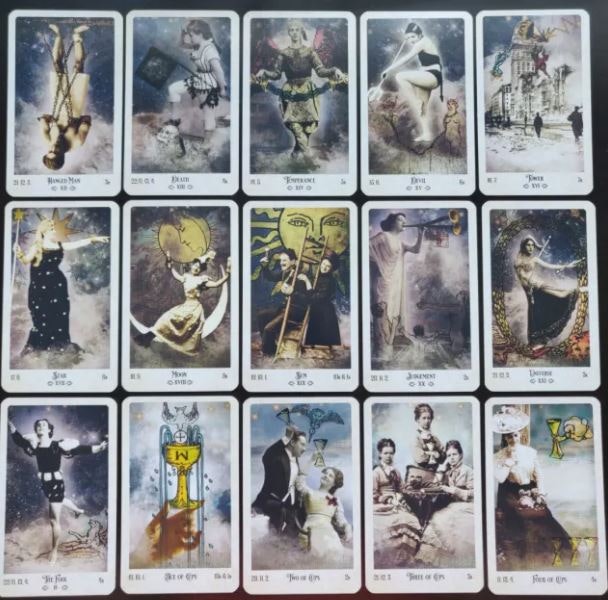 The Relative Tarot by Carrie Paris (Engelsk)