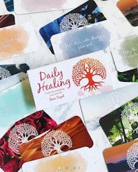Daily Healing Cards for awakening your best self (Engelsk)