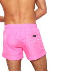 Sandy Shorts, Pinky Deluxe