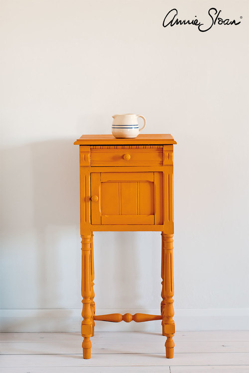 Sängbord målat med Annie Sloan Chalk Paint Barcelona Orange