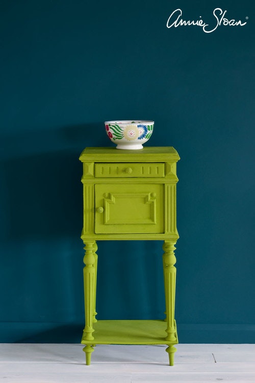 Sängbord målat med Annie Sloan Chalk Paint Firle
