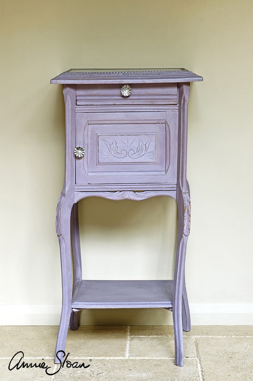 Sängbord målat med Annie Sloan Chalk Paint Emile