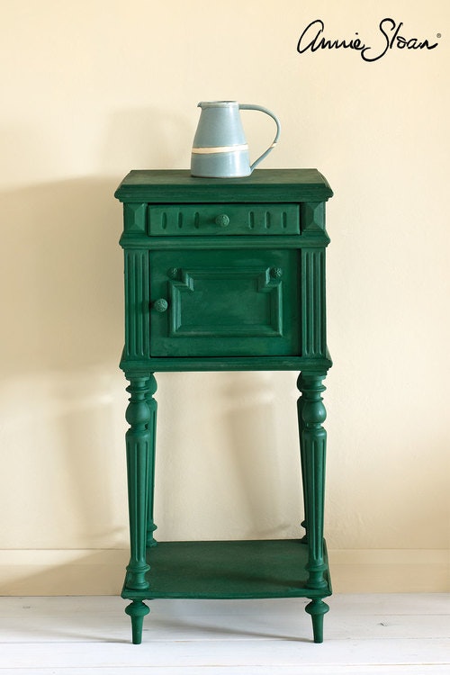 Sängbord målat med Annie Sloan Chalk Paint Amsterdam Green