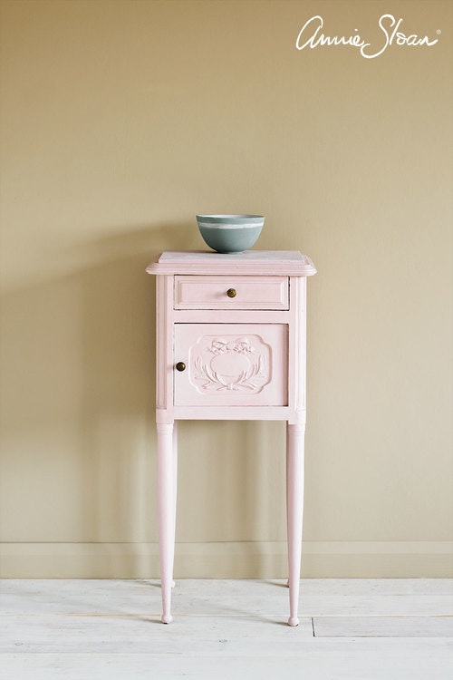 Möbel målad med Annie Sloan Chalk Paint Antoinette