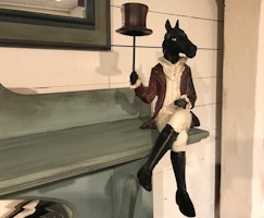 Häst med hatt