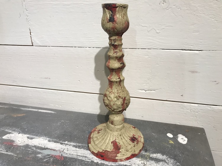 Handmålad ljusstake i gjutjärn, beige