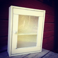 Skåp med glasdörr
