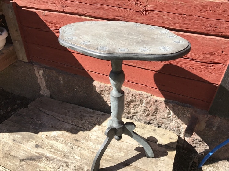 Pelarbord, handmålat med Annie Sloan Chalk Paint