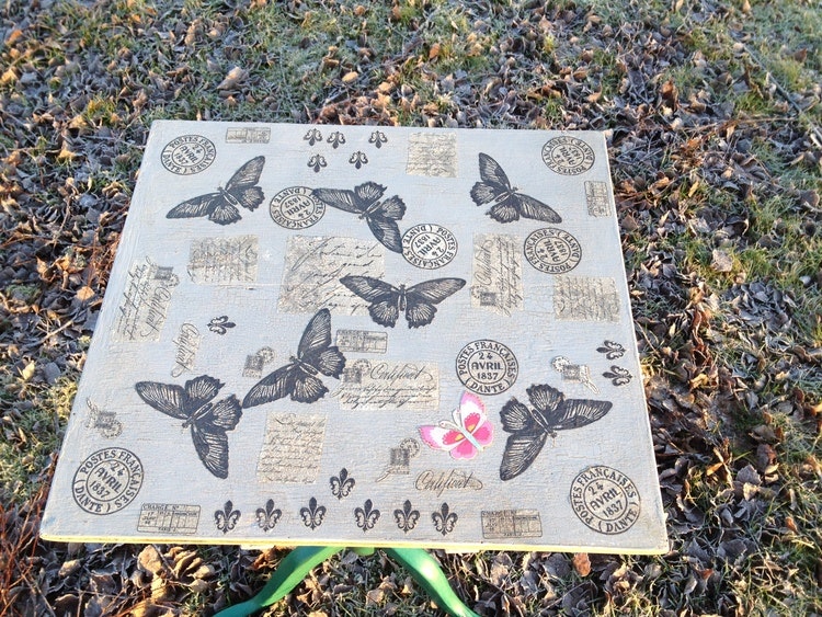 Bordsyta med decoupage