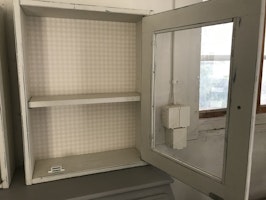 Skåp med glasdörr