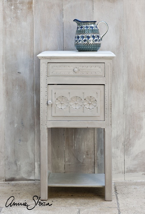 Sängbord målat med Annie sloan Chalk Paint Paris Grey