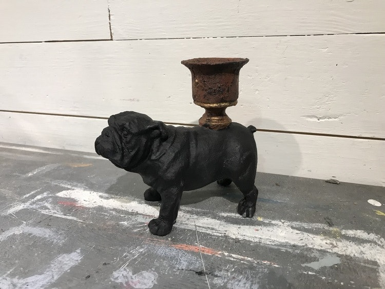 Ljushund, Hund med ljusstake, handmålad med Annie Sloan Chalk Paint Athenian Black
