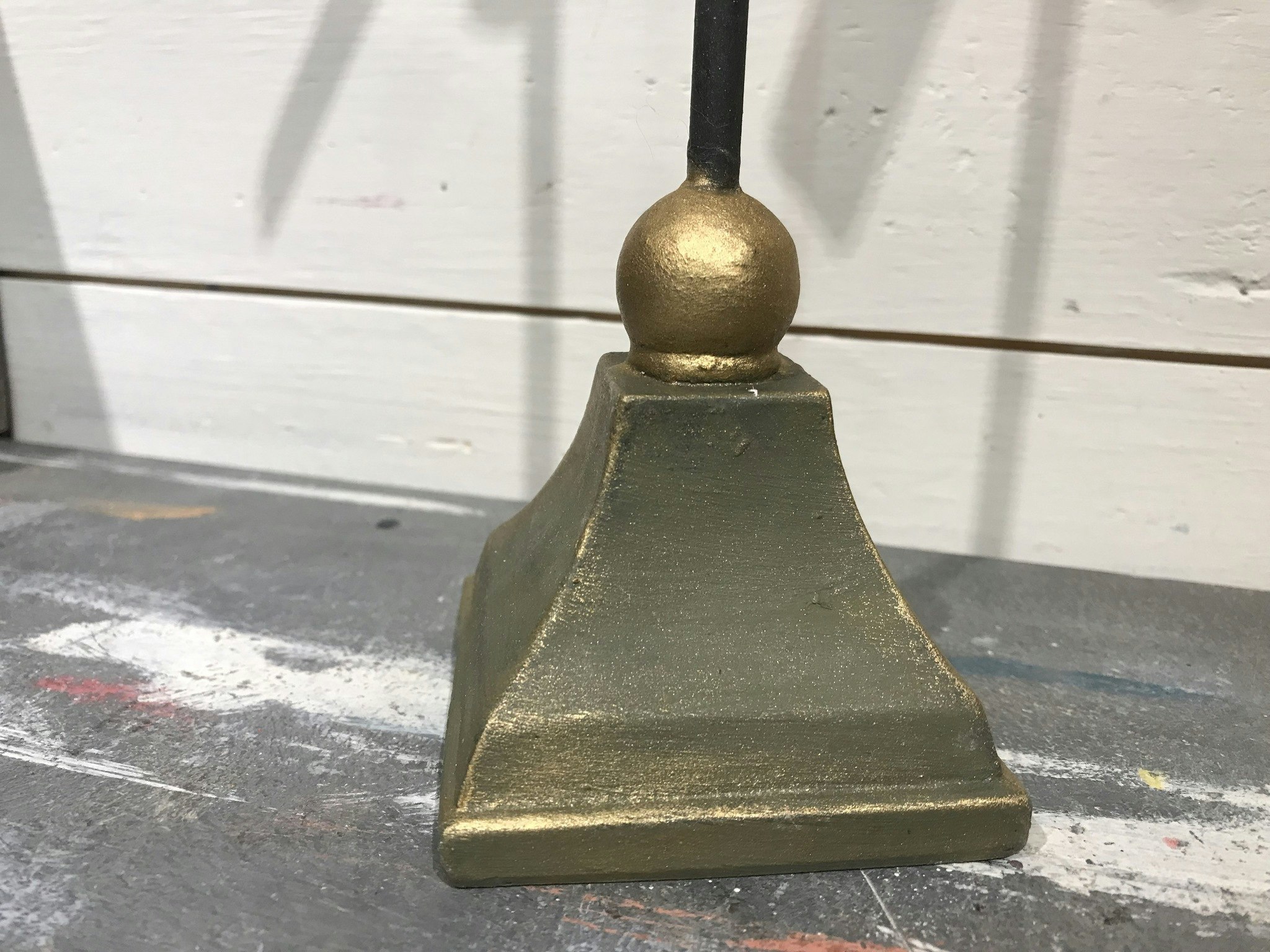 Sångfågelns fot, handmålad med Annie Sloan Chalk Paint.