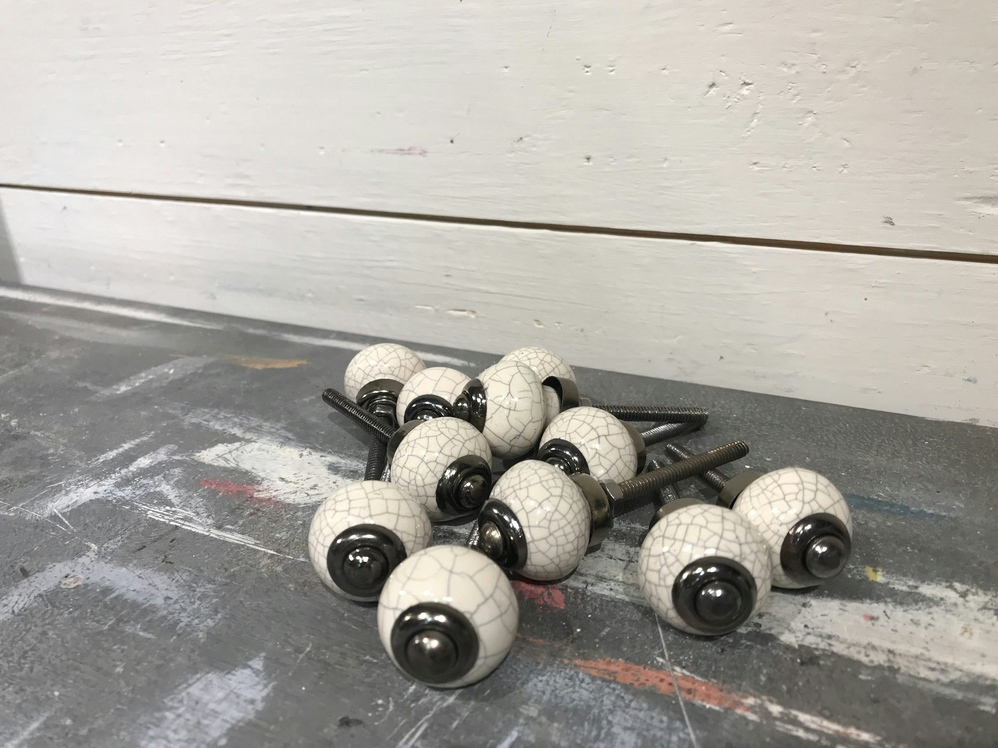 knopp liten beige med krackeleringar