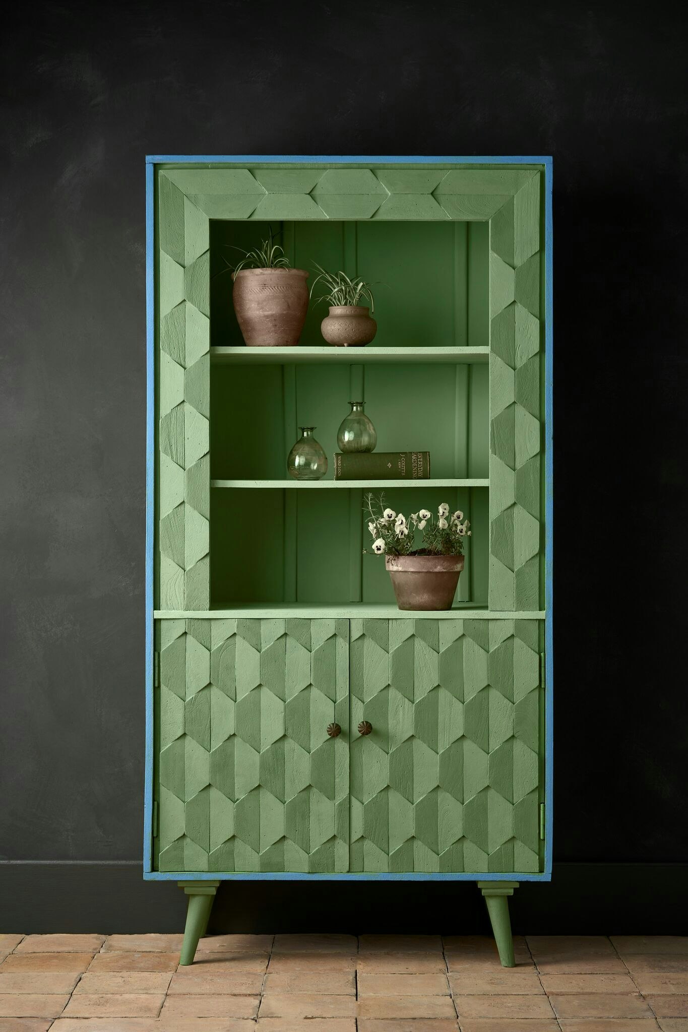 Skåp målat med Annie Sloan Chalk Paint Capability Green