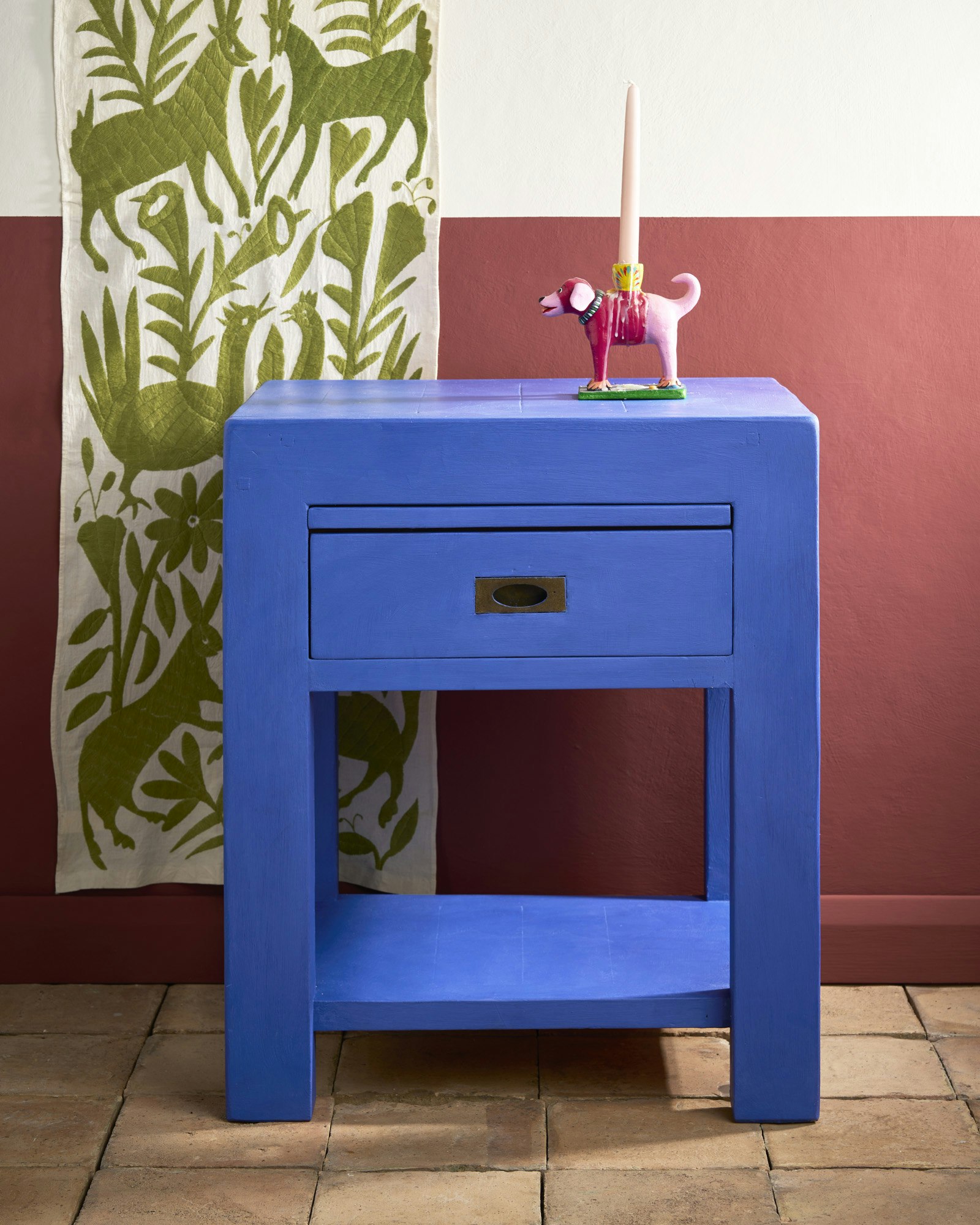 Sängbord målat med Annie Sloan Chalk Paint Frida Blue