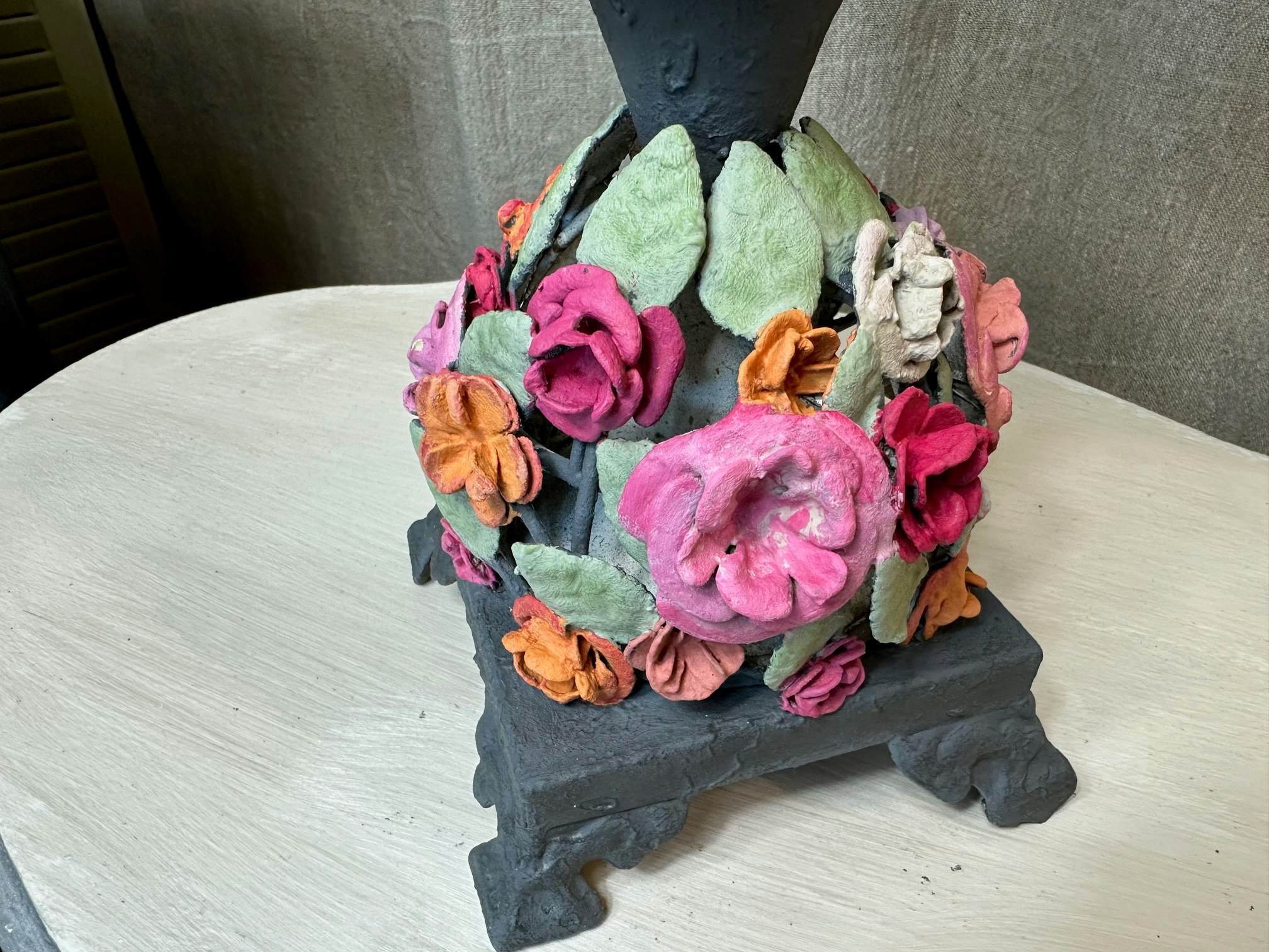 Handmålad ljusstake med blommor 1
