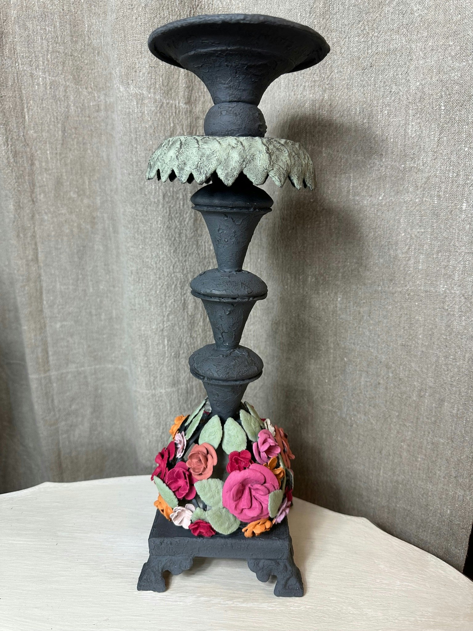 Handmålad ljusstake med blommor 2