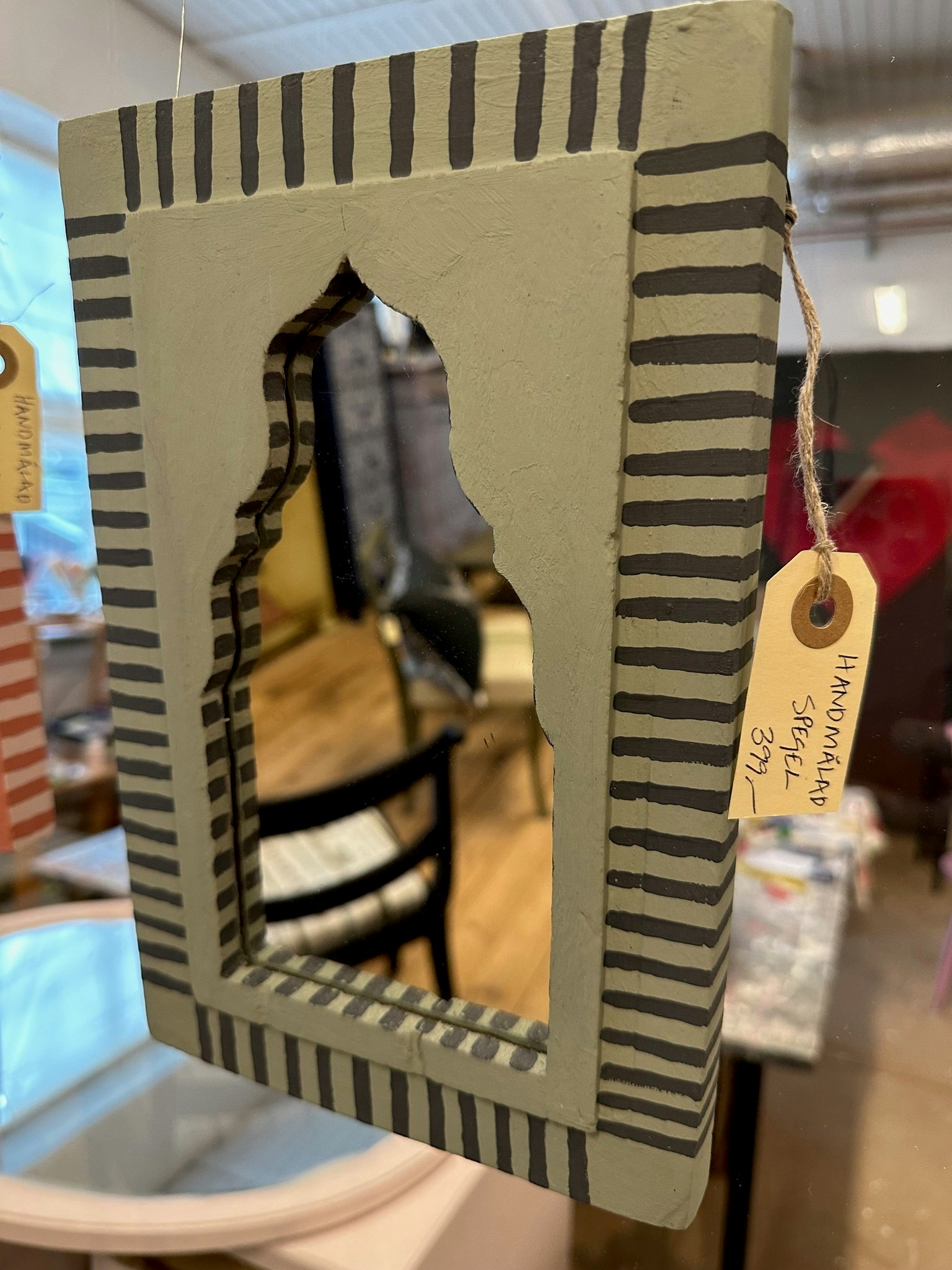 Spegel med handmålat mönster 1