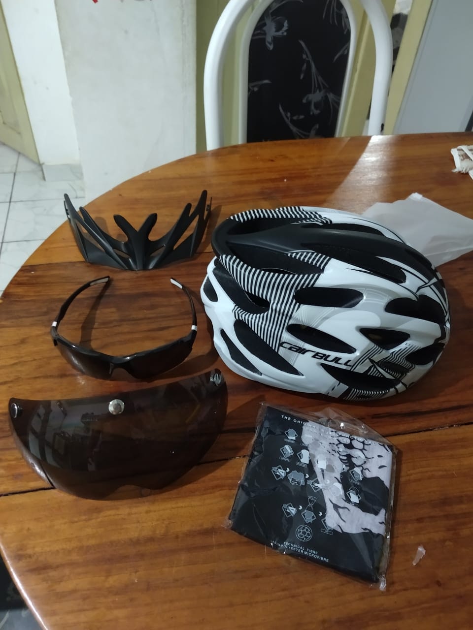 Cairbull cykelhjälm med visir+solglasögon+halsduk