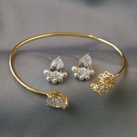 Bracelet + earrings