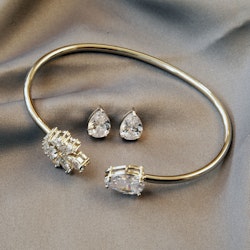 Bracelet + earrings