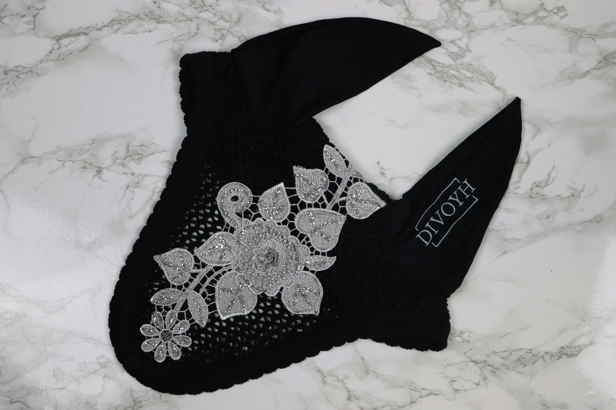 Silken Huva Silver