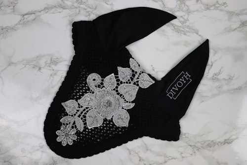 Silken Huva Silver