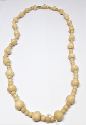 Kort halsband med kulor