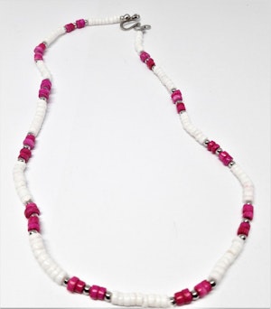Halsband i ben, vitt och rosa