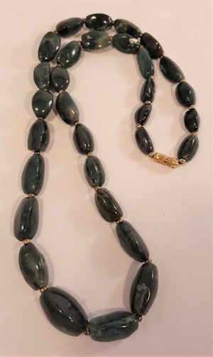 Halsband av mossagat, avlånga runda stenar -52 cm