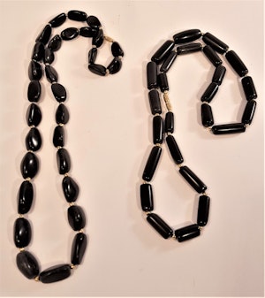 Halsband av svart Agat, rundade trekantiga stenar - 61 cm