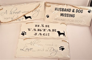 Skyltar i trä med hundmotiv, x1