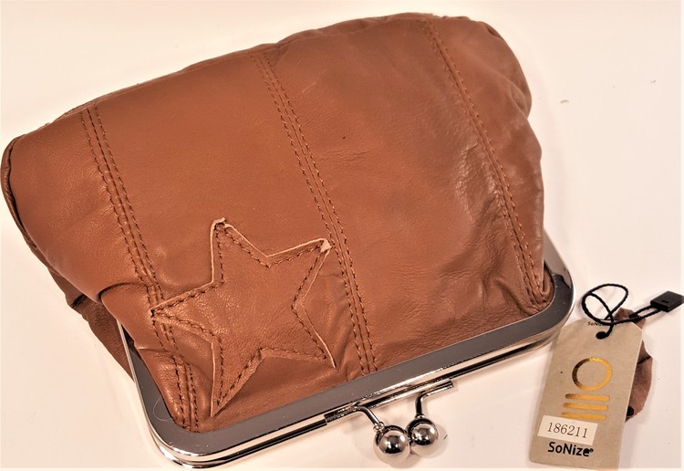 SoNize brun aftonväska i mjukt skinn.