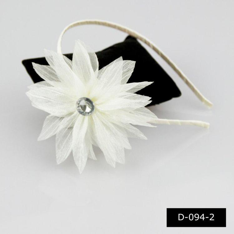 Diadem med vit blomma