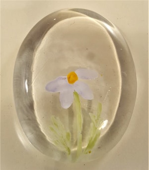 Glasoval från Lindshammar, med målad blomma, x1