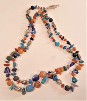 Halsband med mixade stenar, dubbelt