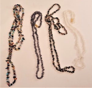 Halsband i olika  färger, 4 olika att välja på, x1