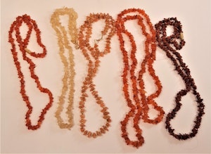 Halsband i olika  färger, 5 olika att välja på, x1