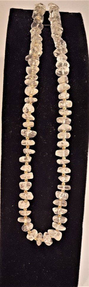 Halsband av kristall