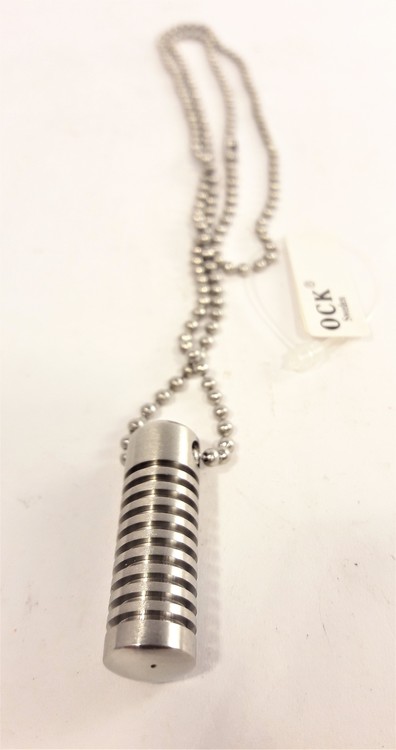 Halsband med Metallhänge Silverfärg