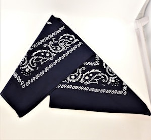 Mindre scarf med mönster, flera färger att välja mellan